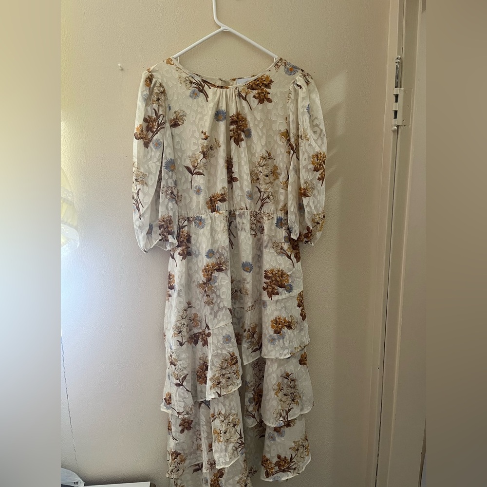 Cream floral dress size large never worn